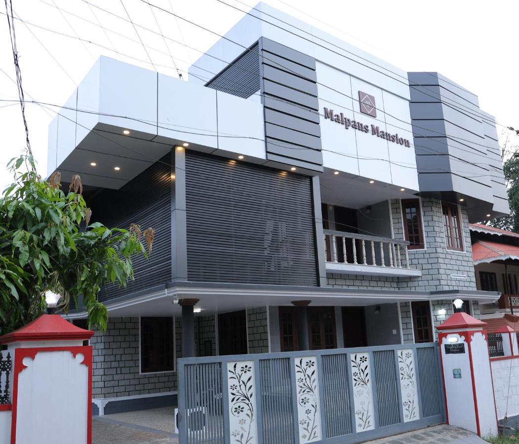 Malpans Mansion Hotel Nedumbassery Eksteriør billede