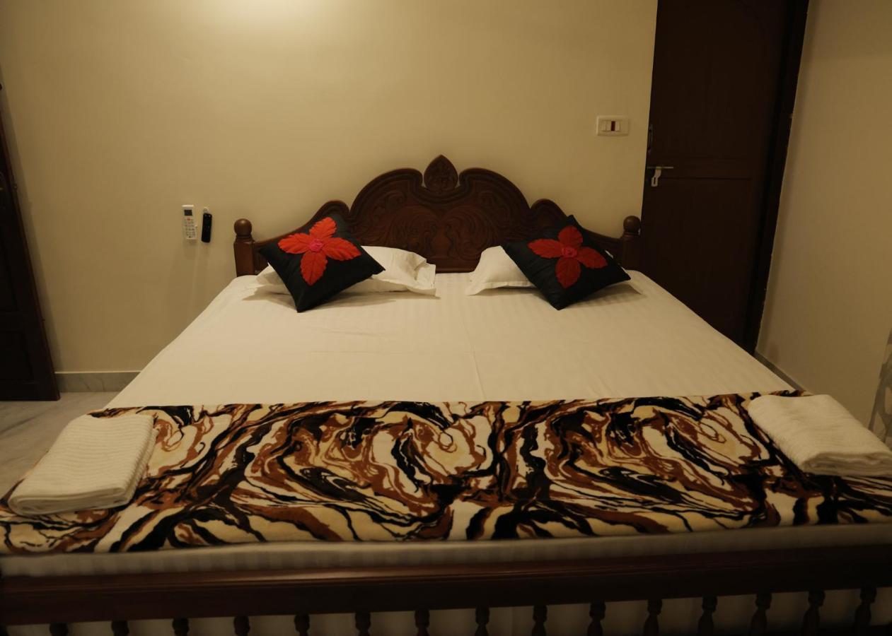 Malpans Mansion Hotel Nedumbassery Eksteriør billede